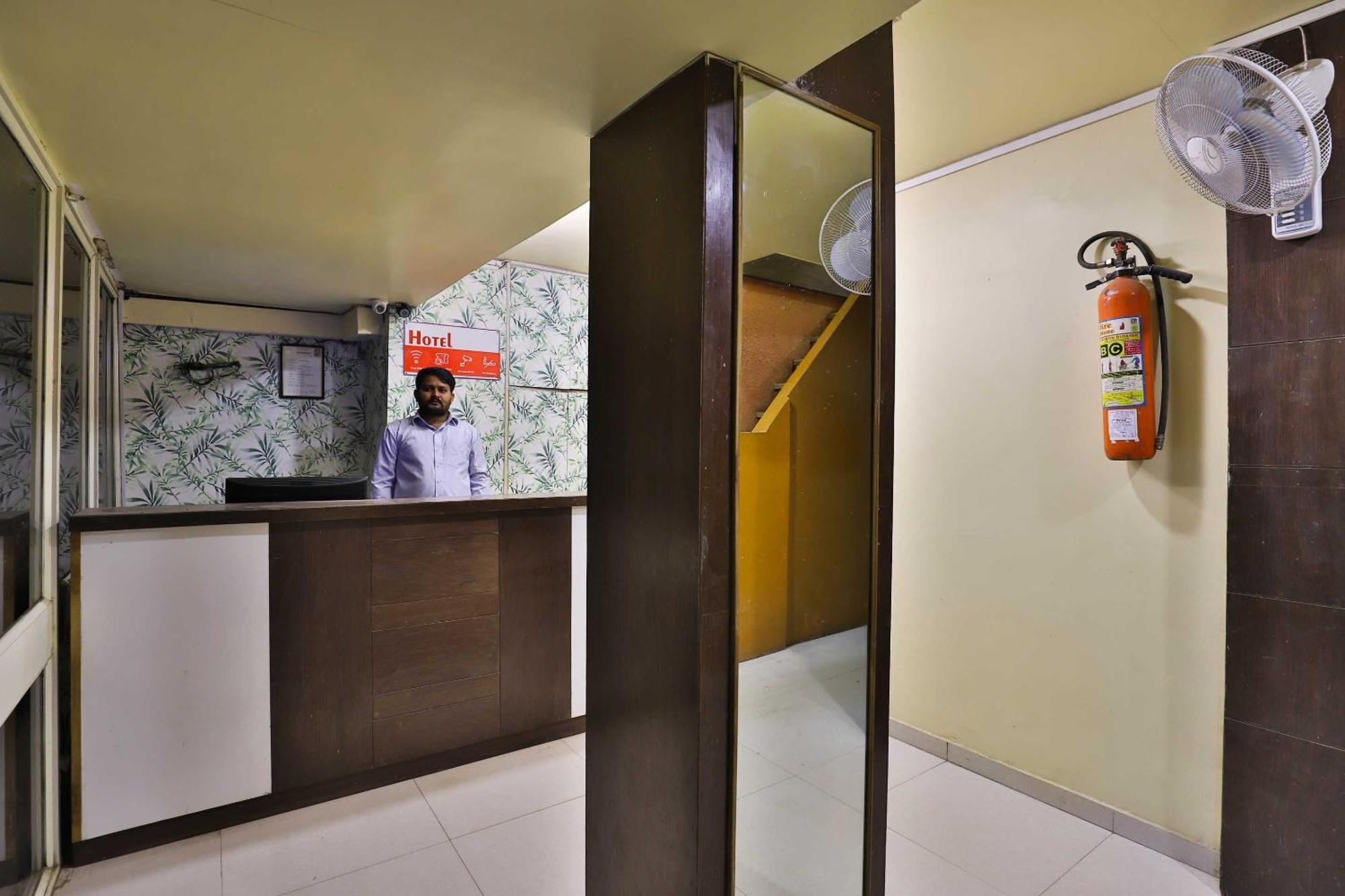 Spot On Hotel Shreeji Palace Ahmedabad Exterior foto